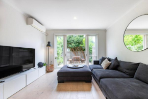 Ace Your Stay - Pool, Gym & Tennis in One Place!, Melbourne